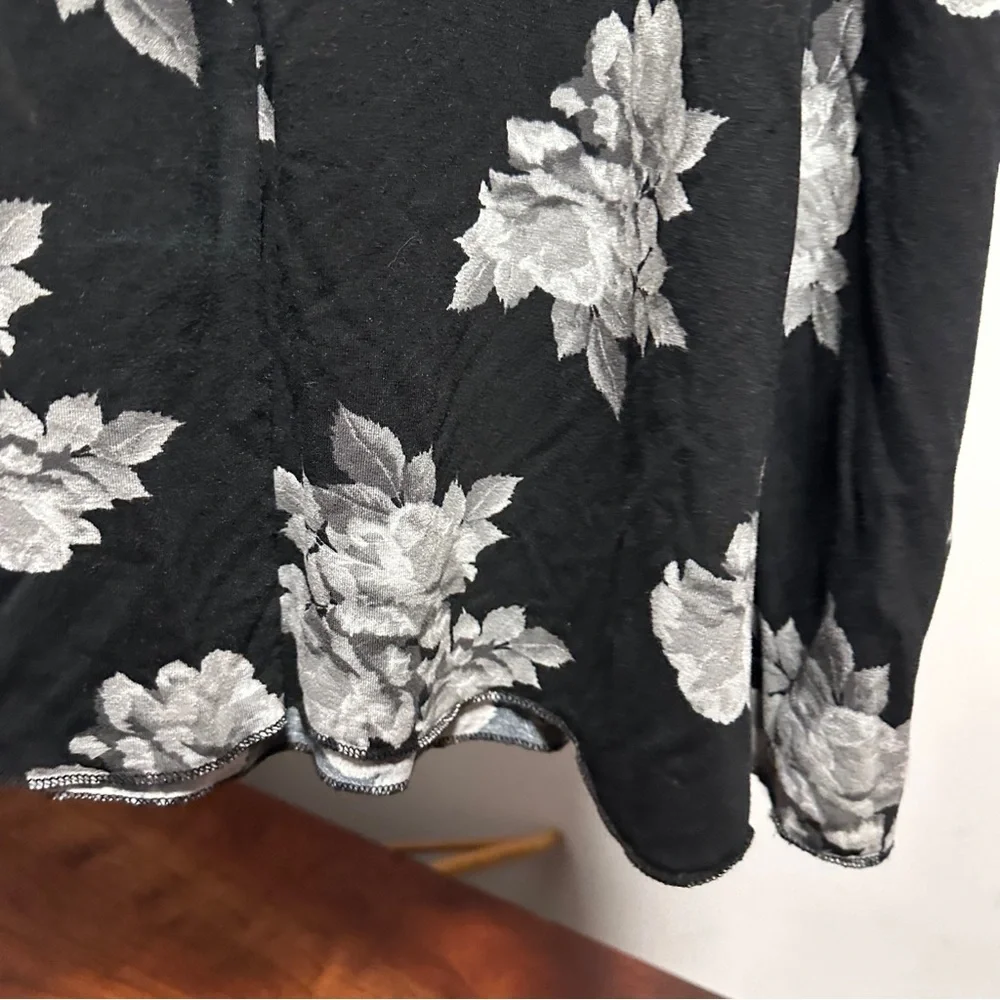 H&M Black White Floral Split Leg Maxi Skirt Women’s Size Medium Whimsigoth Fairy